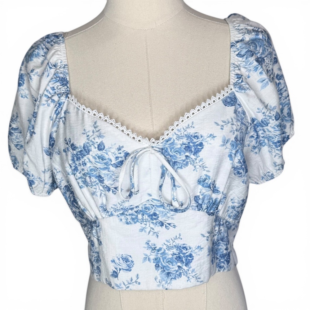 Monteau Los Angeles Blue Floral Toile Puff Sleeve Lace Trim Smocked‎ Crop Top L